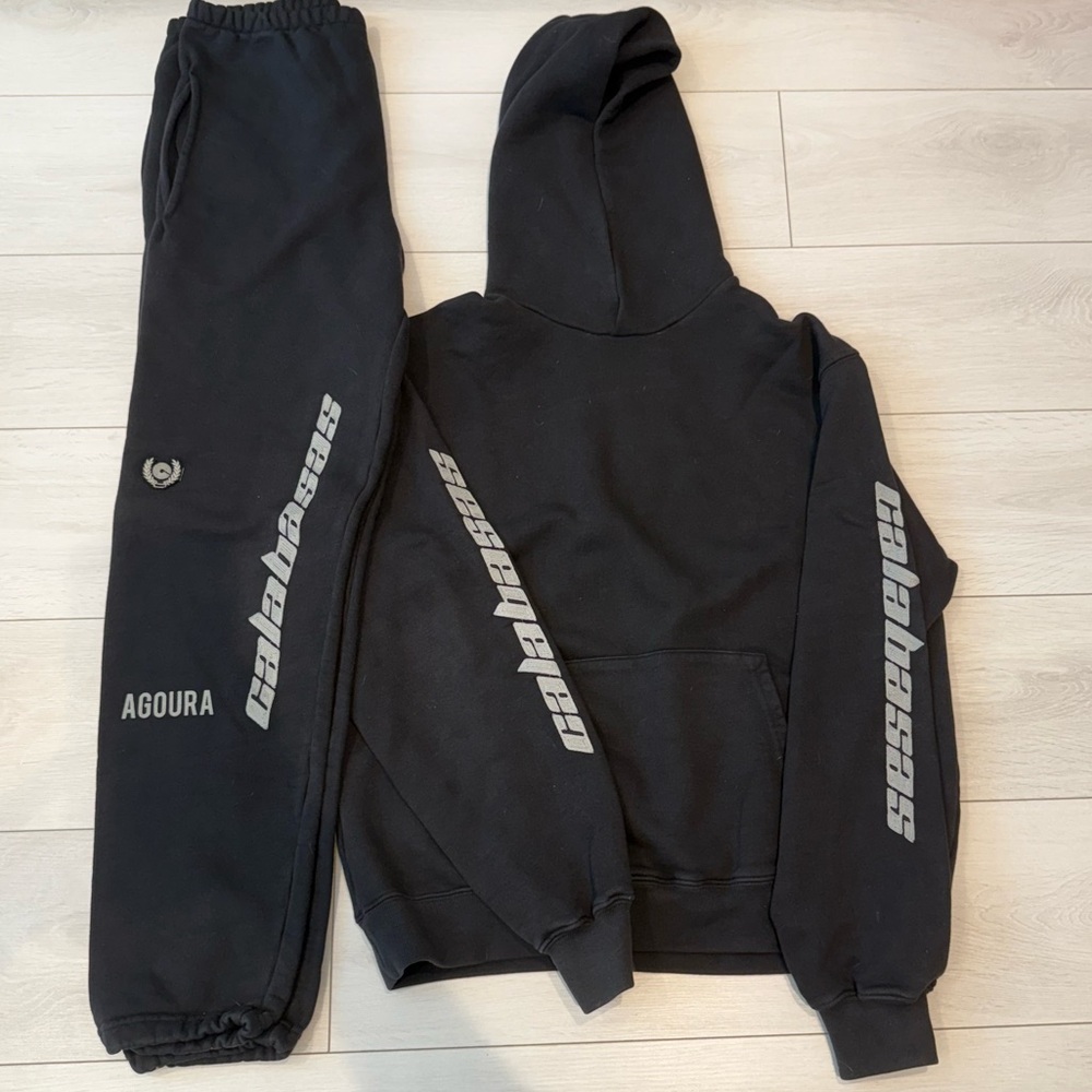 Never worn Yeezy Calabasas set size m